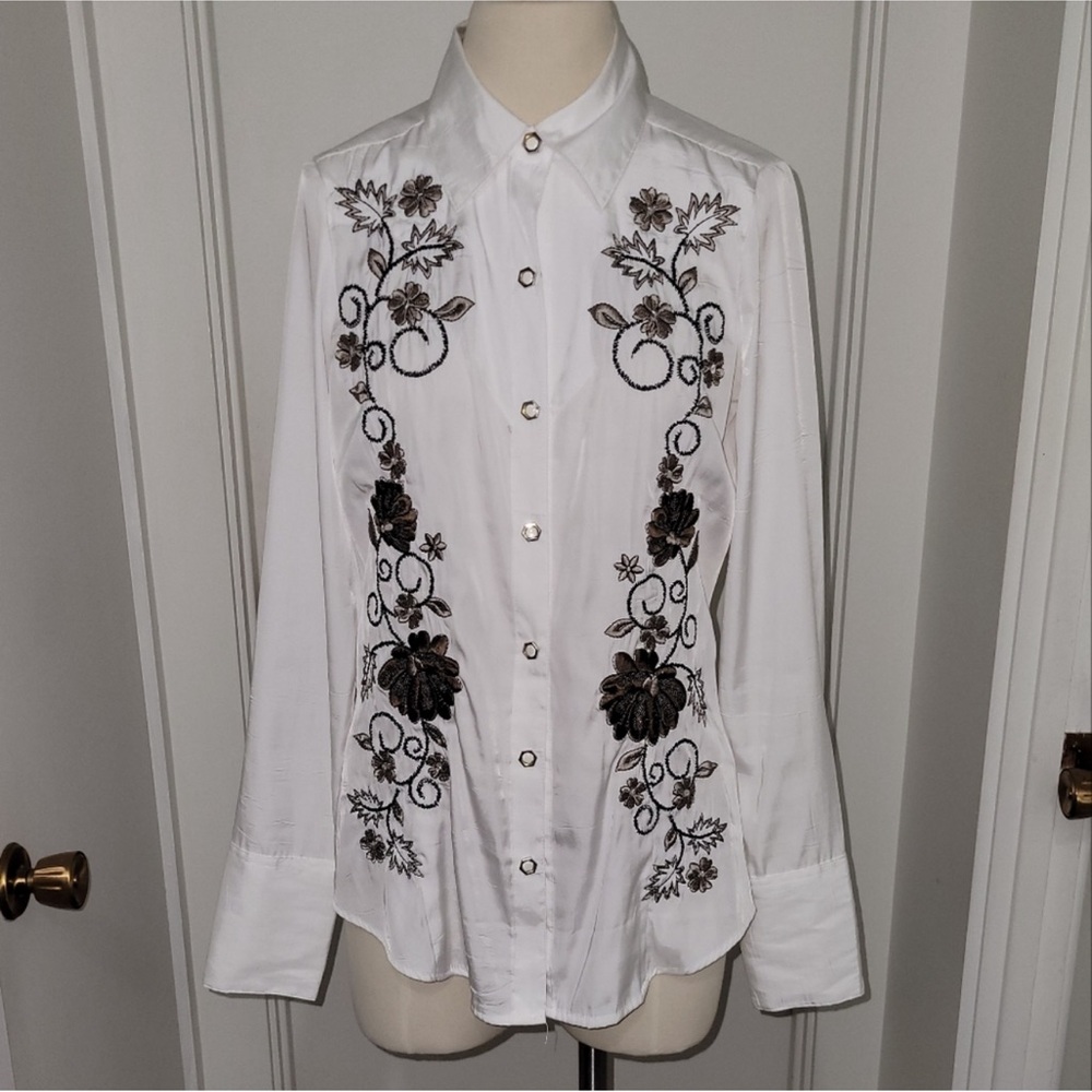 Blouse with Lovely Embroidery, Size Small, Ivory, Stampede Ready